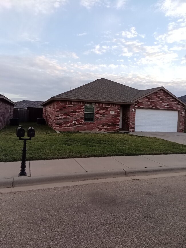 Primary Photo - 2007 89th St