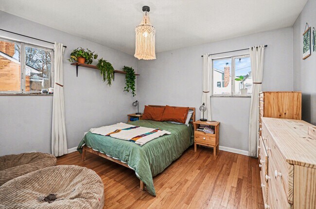 Building Photo - 924 Lutz Ave