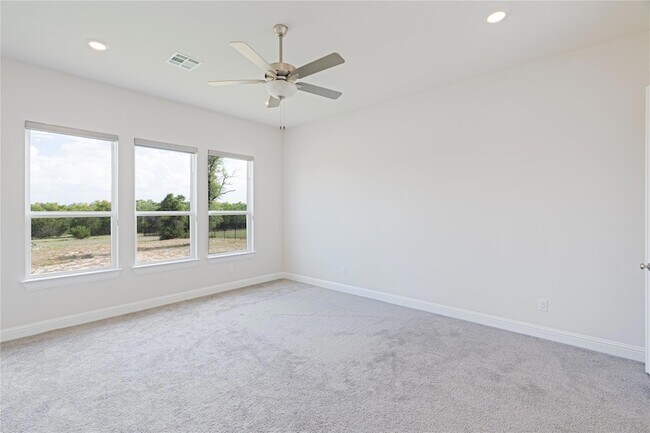 Building Photo - 301 Northcrest Dr