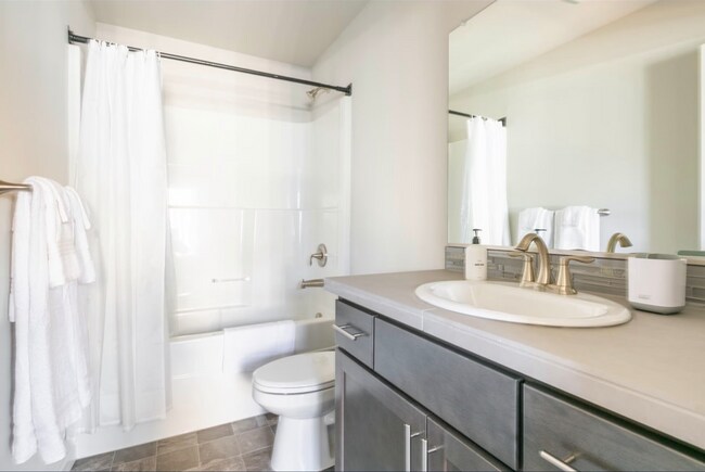 Building Photo - 7743 SE Kinnaman St