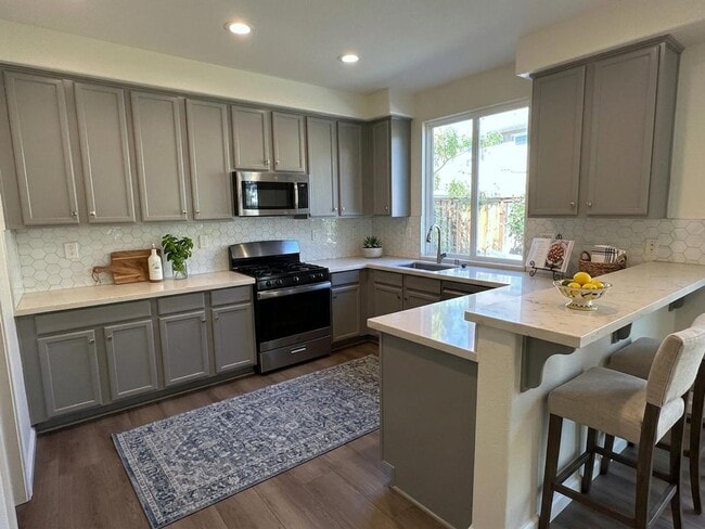 Building Photo - Spectacular 4 bedroom, 2.5 bath home on private lane