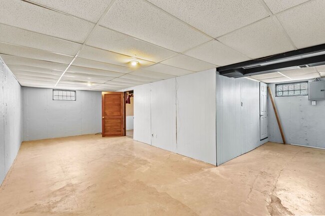 Building Photo - 515 Topaz Ave