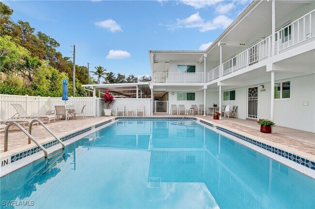 Building Photo - 3930 Belair Ln