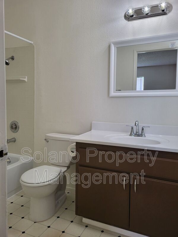 Building Photo - 1801 Rhine Ct