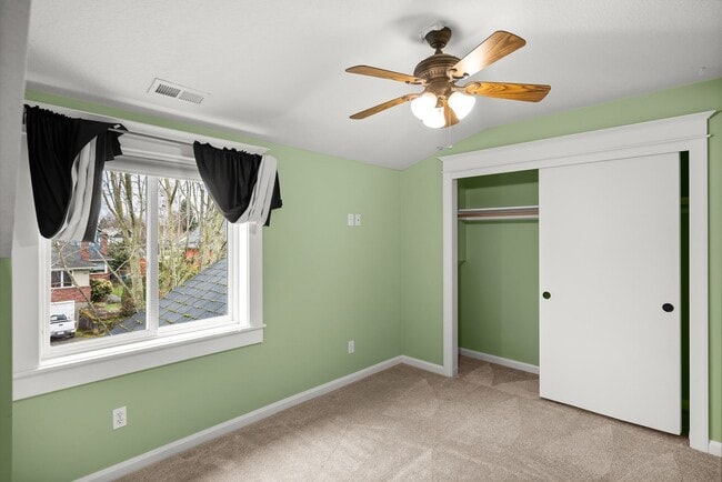 Building Photo - URBAN UPDATED 4 Bedroom/3 Bath CRAFTSMAN S...