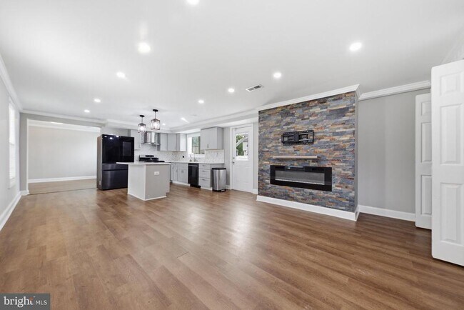 Building Photo - 3524 Meadowside Ave