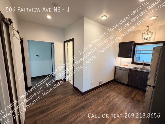 Building Photo - 506 Fairview Ave NE