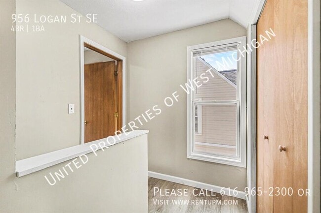 Building Photo - 956 Logan St SE