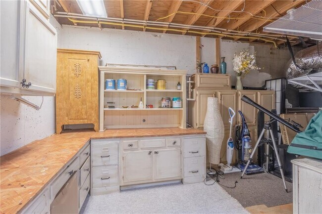 Building Photo - 530 Saddlebrook Dr