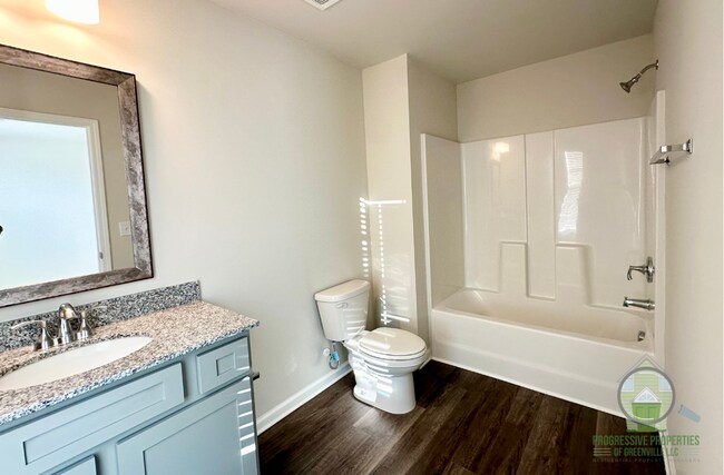 Building Photo - 26 English Ct