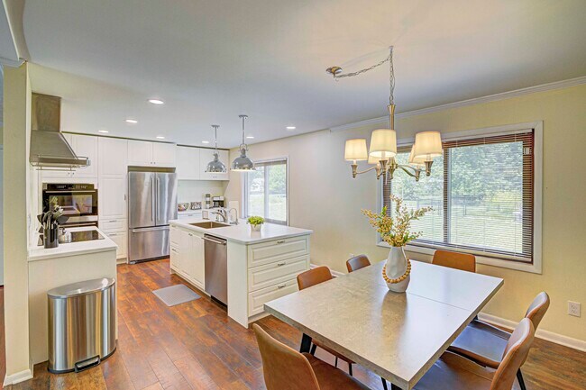 Building Photo - 3217 Dogwood Ln