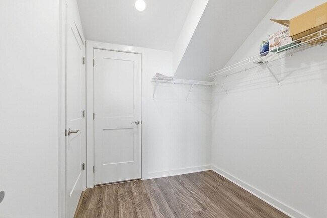 Building Photo - 1170 Dickerson Rd