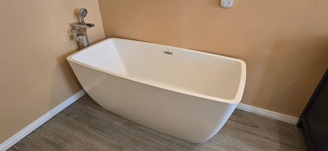 Building Photo - Beautifully maintained 2-bedroom, 2.5-bath with Loft • 1,504 sqft & 2-car garage.