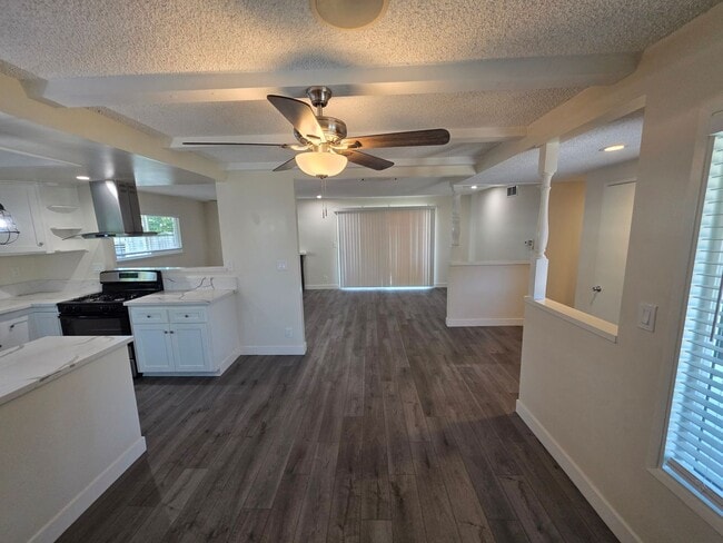 Building Photo - 2868 El Rio Cir