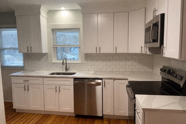 Building Photo - 227 Bellevue St