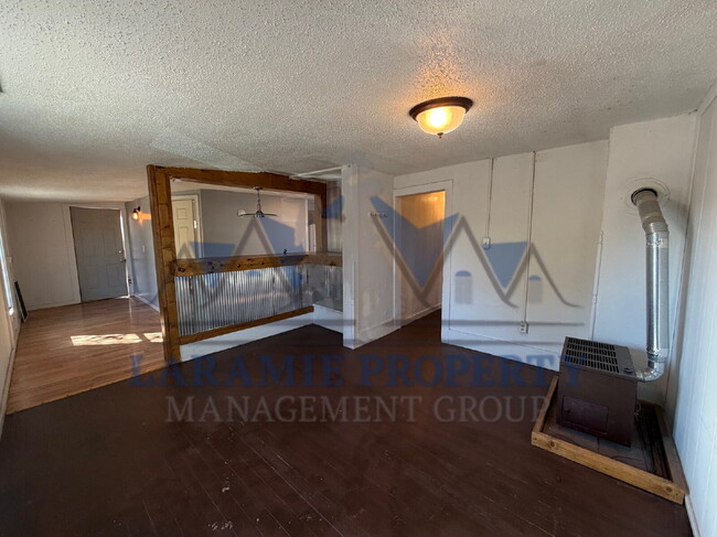 Building Photo - 2 bedroom + Office upstairs Half off 1st m...