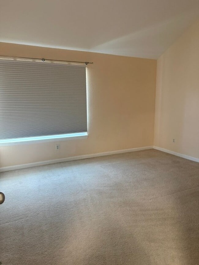 Building Photo - Sonoma Racquet Club Circle ~ Gorgeous 2 Bedroom 1.5 Bath in Rohnert Park