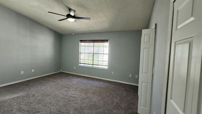 Building Photo - 5990 Braemar Pl