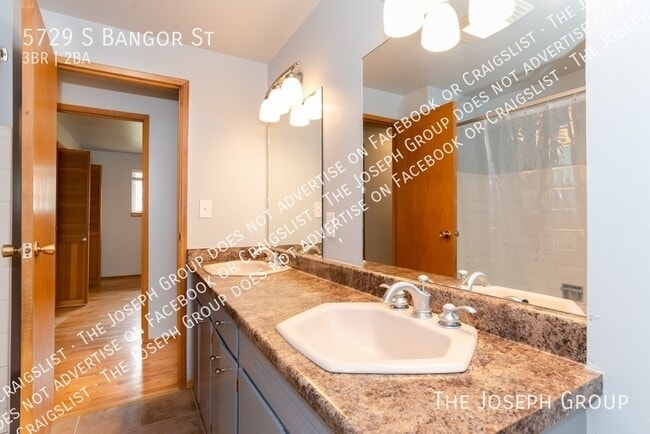 Building Photo - 5729 S Bangor St