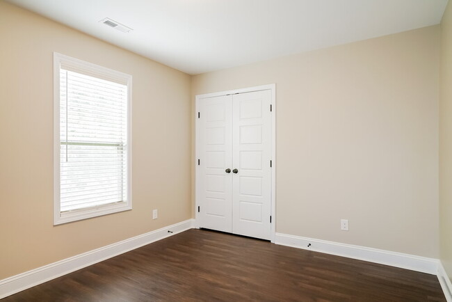 Building Photo - 151 Sharpstone Ln