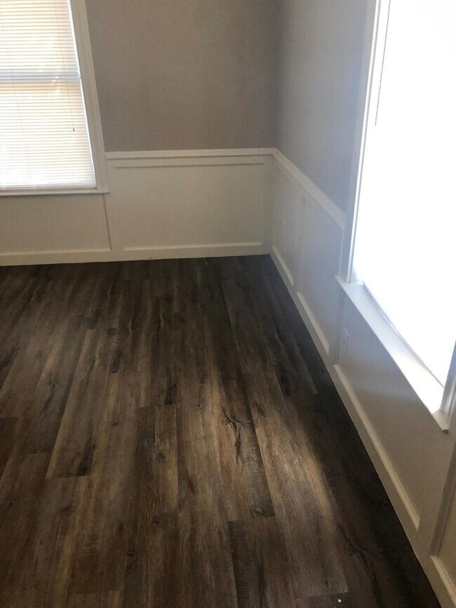 Building Photo - Pre-Leasing 2 bed 1 bath close to Texas Tech!