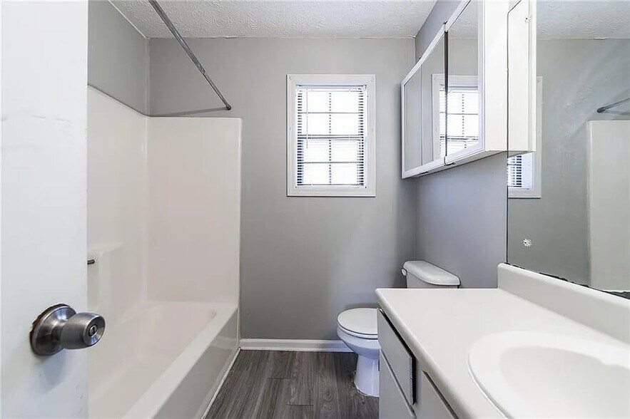 Primary bathroom - 732 S Candler St