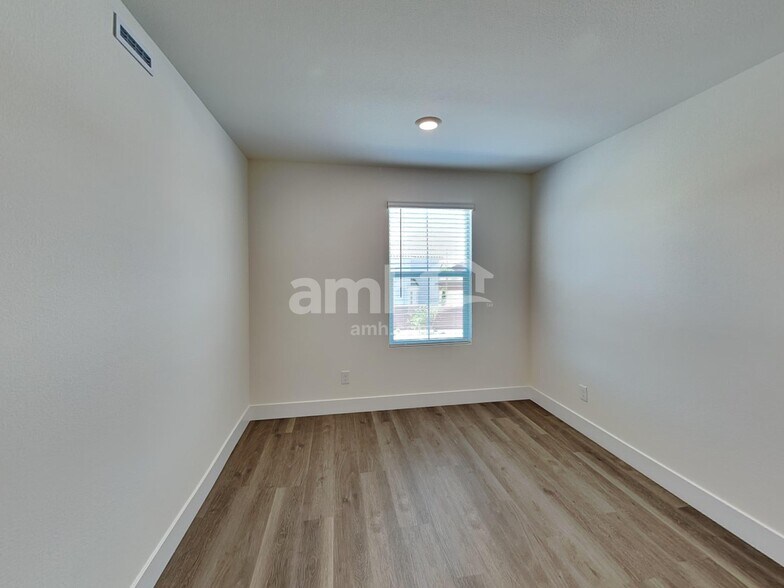 Building Photo - 9519 Harkes Dr