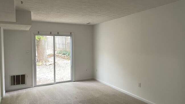 Building Photo - Single Family Home in Woodbridge