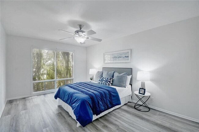 Building Photo - 5320 Balcones Dr