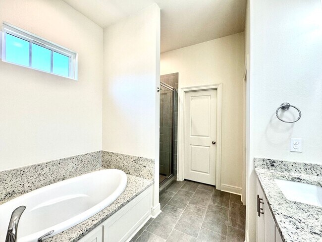 Building Photo - Cottage-Style 3BR Home in Americana