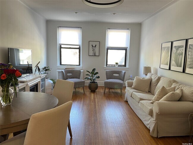 Building Photo - 77-16 Austin St