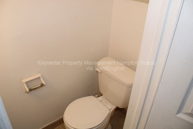 Building Photo - 5776 W Hastings Arch