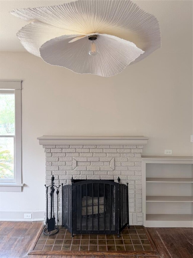 Building Photo - 1914 W Magnolia Ave