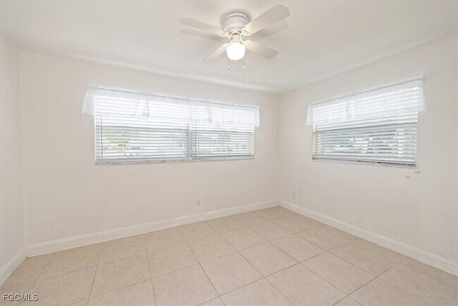 Building Photo - 1030 SE 43rd Terrace