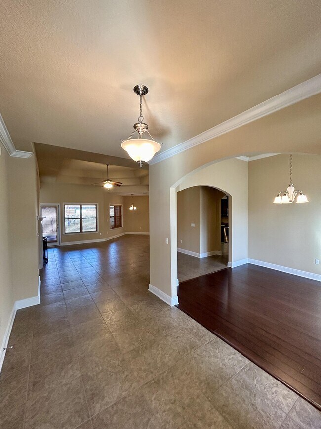 Building Photo - 80 S Knightsbridge Ct