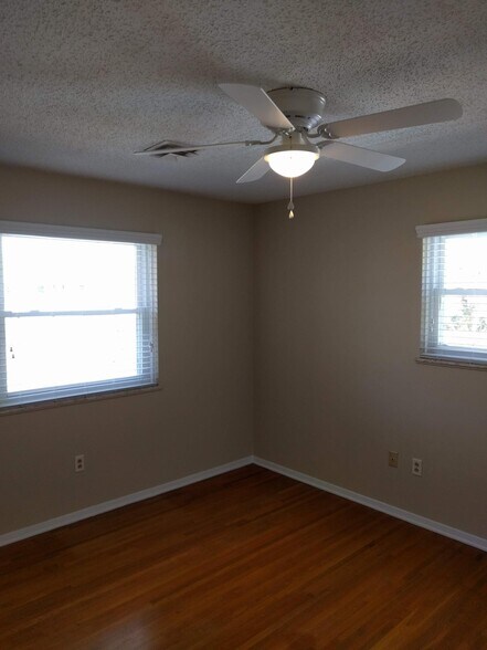 Bed 1 - 124 Airport Rd
