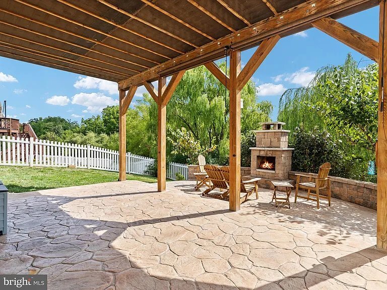 Building Photo - 109 Starburst Street