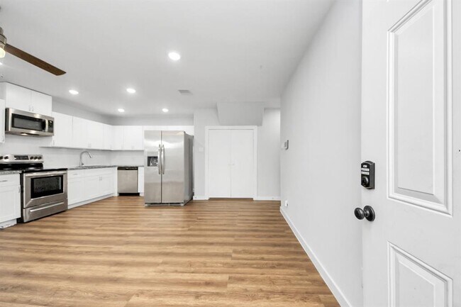 Building Photo - 6617 Bacher St