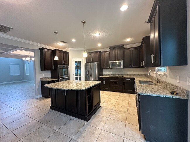 Building Photo - Large Home at Work Golf Village