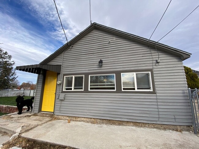 Building Photo - 1004 S Elder St