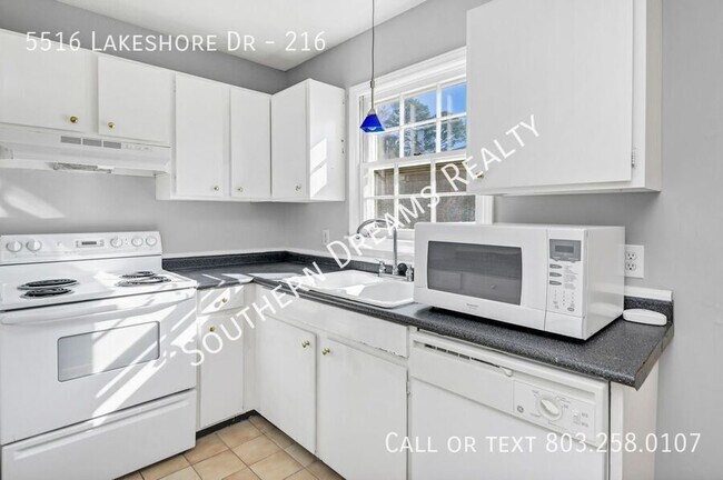 Building Photo - 5516 Lakeshore Dr