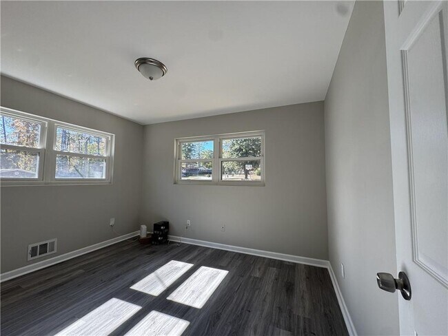 Building Photo - 3489 Creighton Rd SW