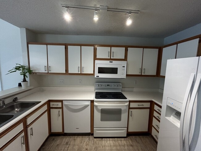 Building Photo - 104 Breezewood Dr