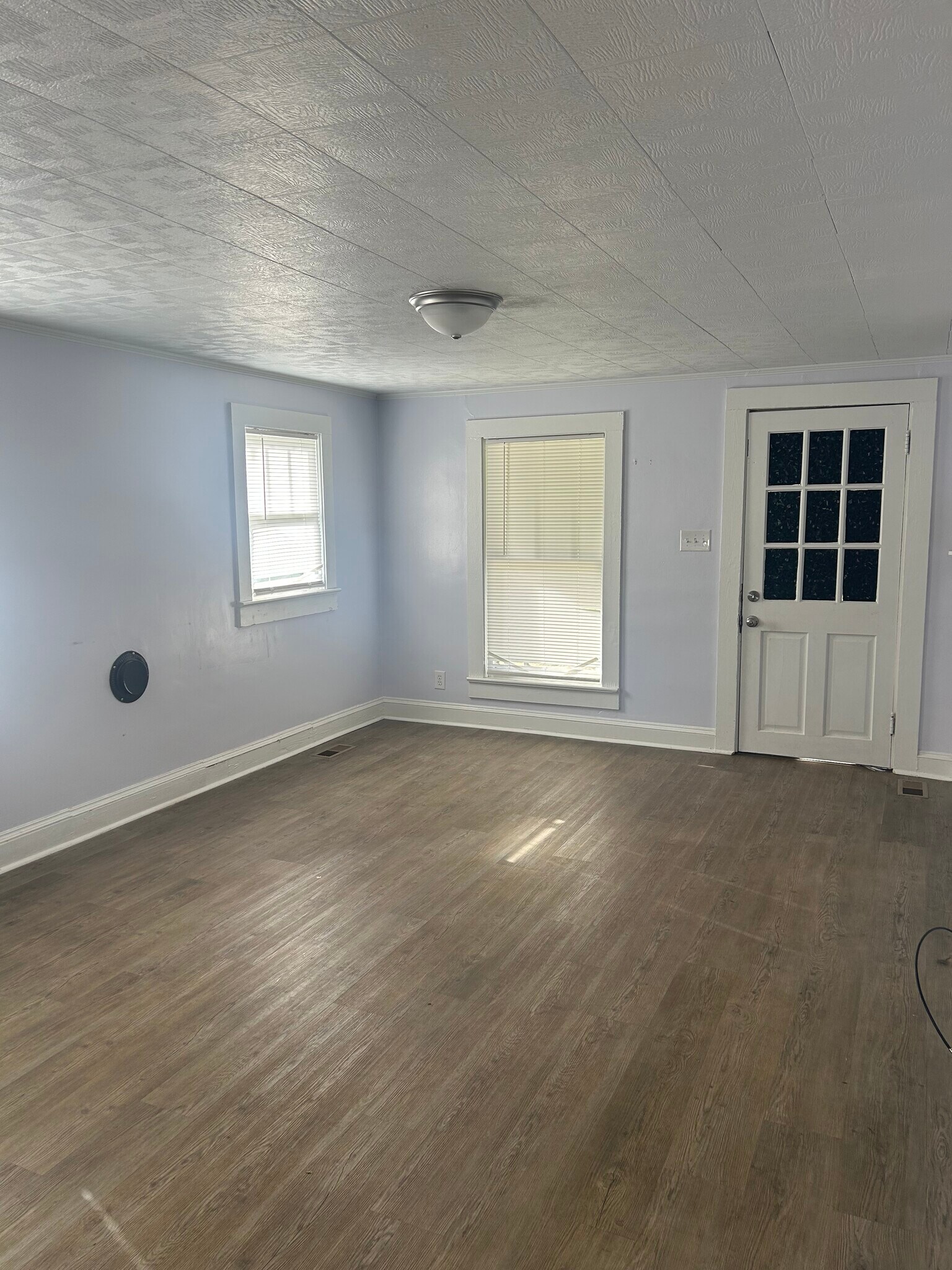 Living room - 122 Ross St