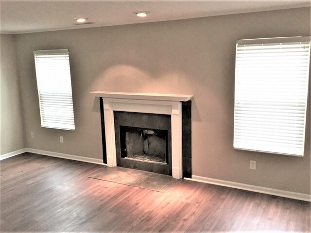 Building Photo - 931 E Branch Ct