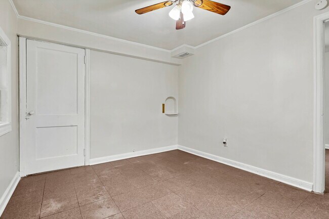 Building Photo - 18 Pinewood Dr