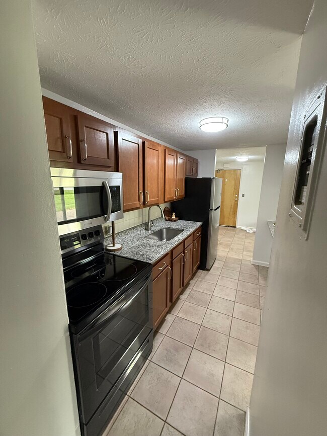 Building Photo - 24325 Detroit Rd