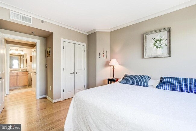 Building Photo - 777 7th St NW