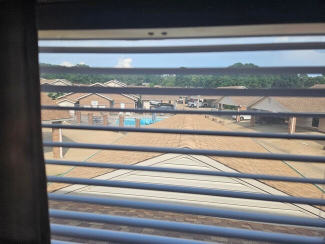 Building Photo - 2 or 3 Bed / 2 Bath Condo in Greenbriar Available Soon!