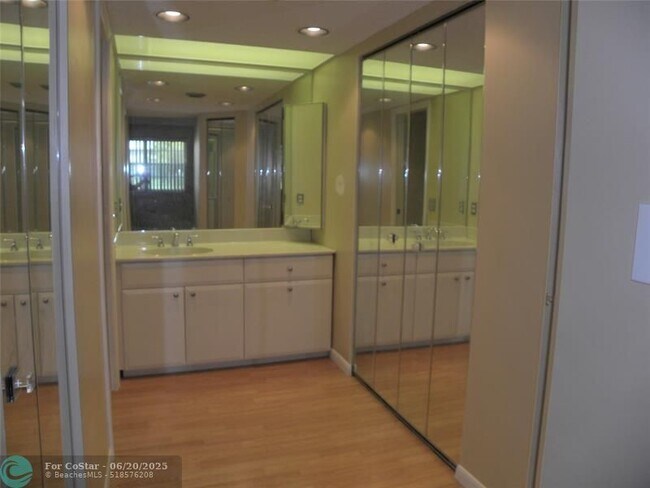 Building Photo - 1605 Abaco Dr
